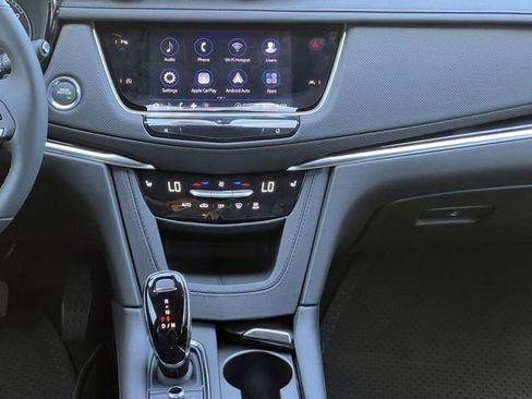 New 2025 Cadillac XT6 Luxury image 15