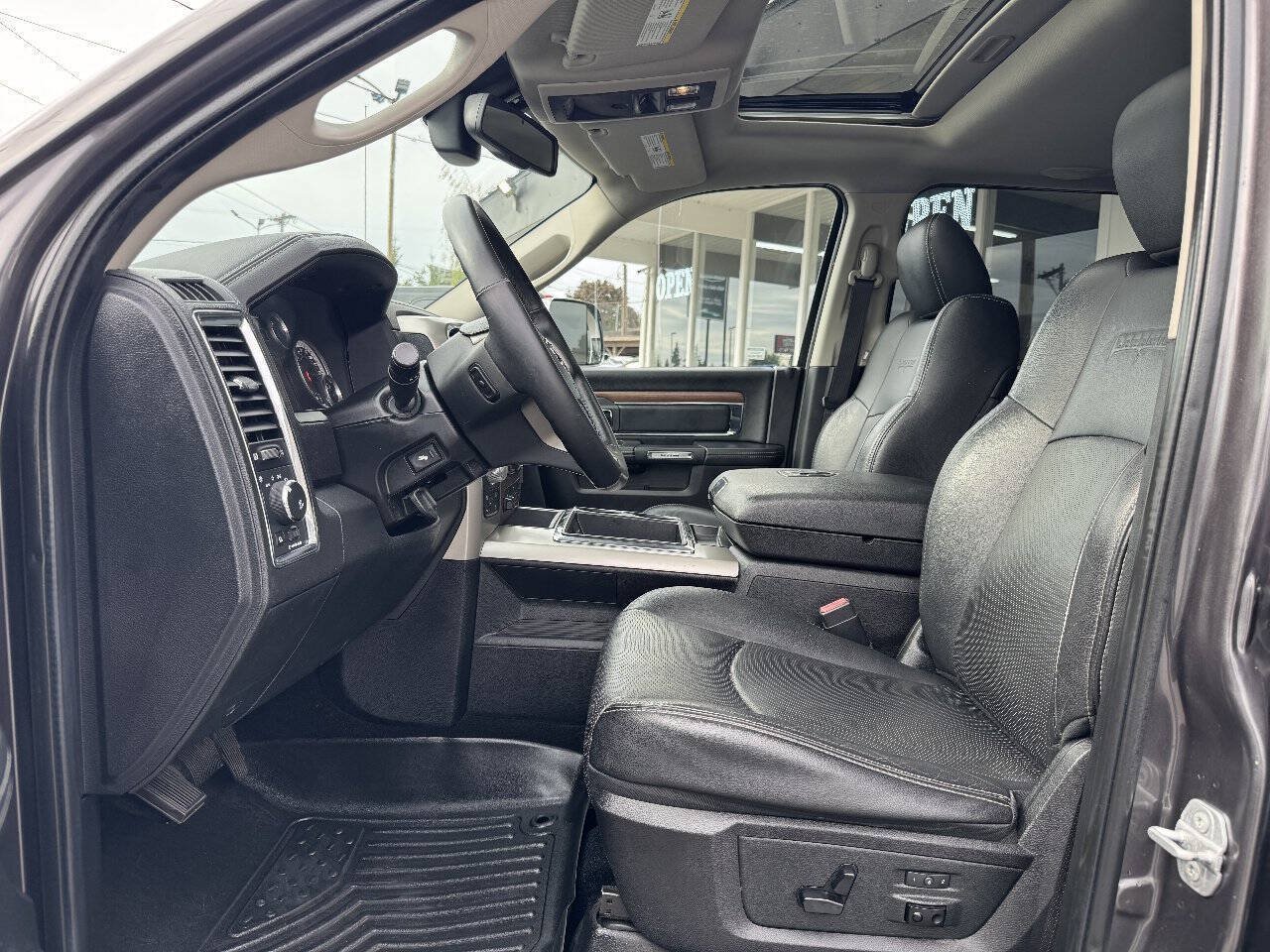 Used 2015 RAM 1500 Laramie AWD/4WD image 28