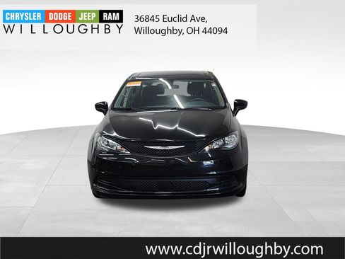 Certified 2022 Chrysler Voyager LX FWD image 2