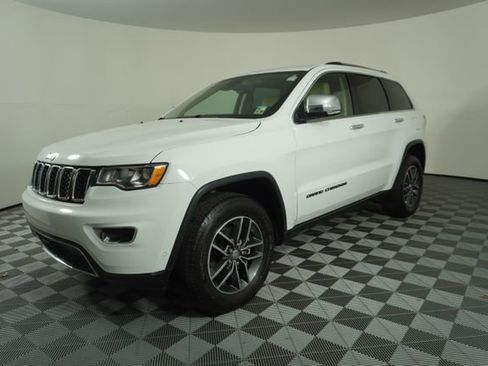 Used 2018 Jeep Grand Cherokee Limited image 3