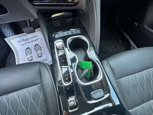 Used 2022 Buick Envision Avenir w/ Technology Package II image 22