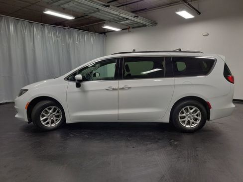Used 2021 Chrysler Voyager Lxi image 5