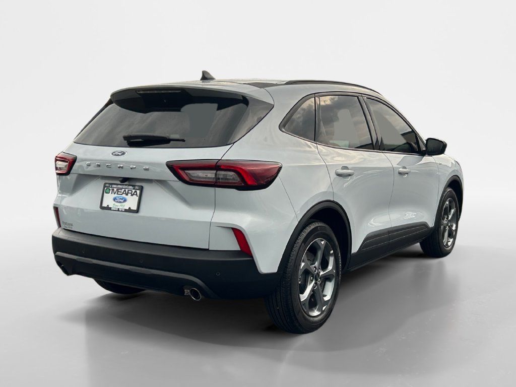 Used 2025 Ford Escape ST-Line w/ Tech Pack #1 FWD image 5