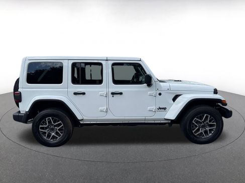 Used 2025 Jeep Wrangler Sahara image 15