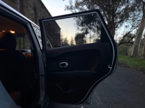 Used 2015 Kia Soul + image 19