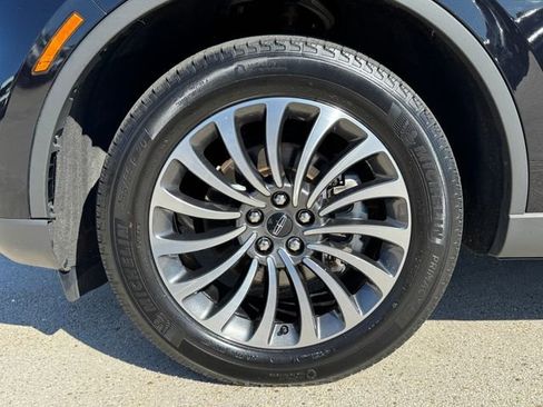 Used 2023 Lincoln Aviator AWD w/ Premium Package image 13