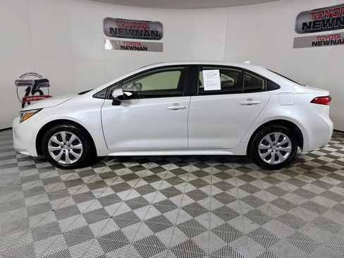 Used 2025 Toyota Corolla LE image 6