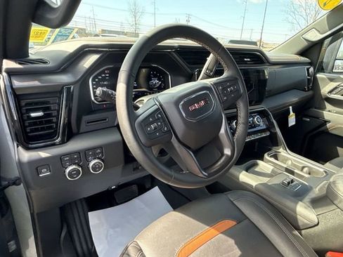 Used 2024 GMC Sierra 2500 AT4 w/ AT4 Preferred Package AWD/4WD image 10