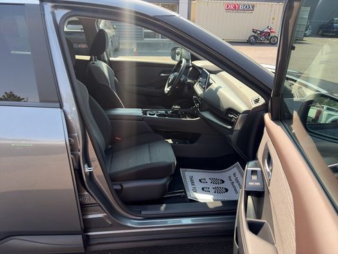Used 2023 Nissan Rogue SV AWD/4WD image 14