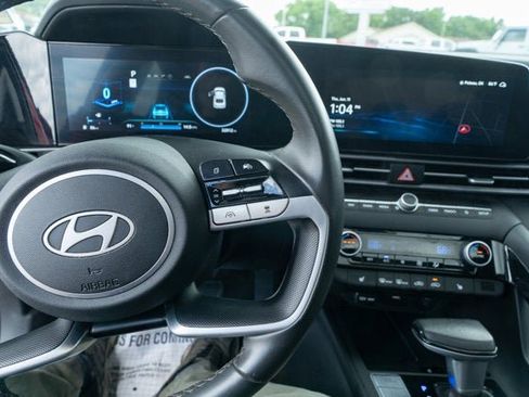 Used 2024 Hyundai Elantra SEL w/ Convenience Package FWD image 22
