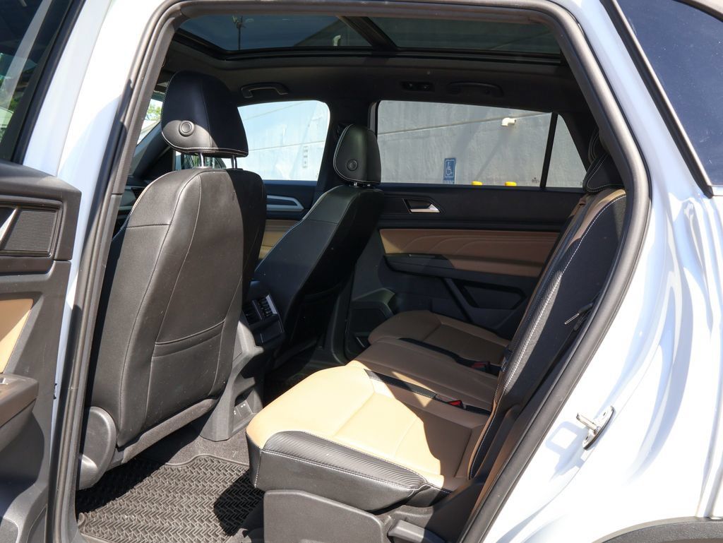 Used 2023 Volkswagen Atlas Cross Sport SE w/ Panoramic Sunroof Package FWD image 16