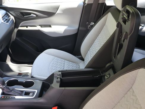Used 2024 Chevrolet Equinox LS FWD image 32