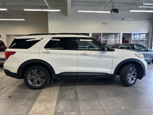 Used 2023 Ford Explorer XLT w/ Equipment Group 202A image 11