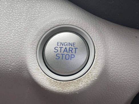 Used 2024 Hyundai Venue SEL FWD image 21