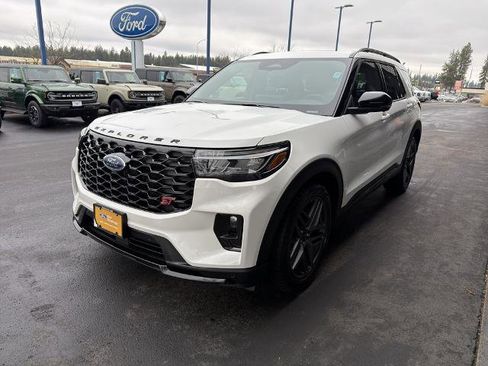 Certified 2025 Ford Explorer ST image 3