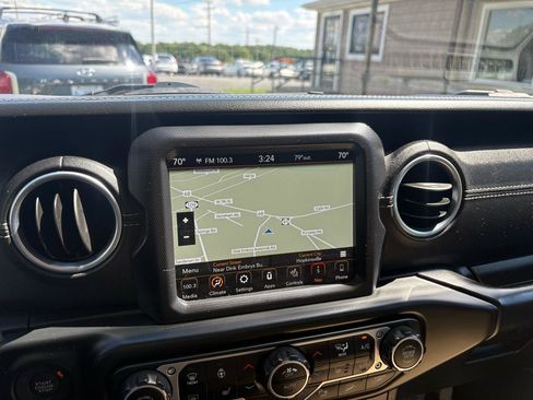 Used 2018 Jeep Wrangler Unlimited Sahara AWD/4WD image 24