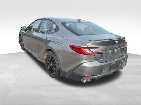 Used 2025 Toyota Camry SE image 3