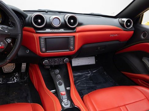 Used 2016 Ferrari California T image 18