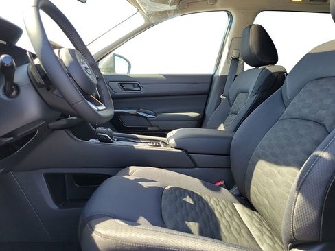 New 2025 Nissan Pathfinder SV w/ SV Premium Package image 30