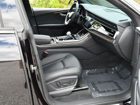 Used 2020 Audi Q8 Premium Plus w/ Premium Plus Package AWD/4WD image 21
