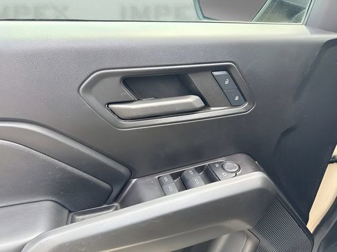 Used 2024 Chevrolet Colorado W/T RWD image 16