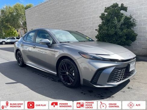 Used 2025 Toyota Camry SE FWD image 1