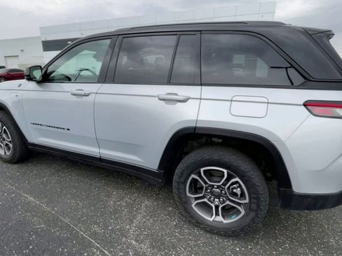 Used 2022 Jeep Grand Cherokee Trailhawk w/ Advanced Protech Group II AWD/4WD image 3