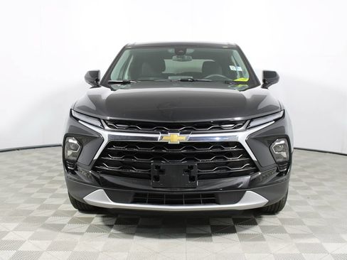 Used 2025 Chevrolet Blazer LT FWD image 2