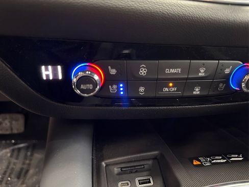 Used 2024 Buick Enclave Premium image 42