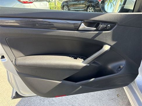 Used 2020 Volkswagen Passat 2.0T R-Line image 13