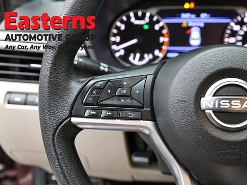 Used 2025 Nissan Altima 2.5 SV FWD image 14