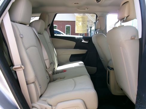 Used 2018 Dodge Journey SXT w/ Safe & Sound Group FWD image 27