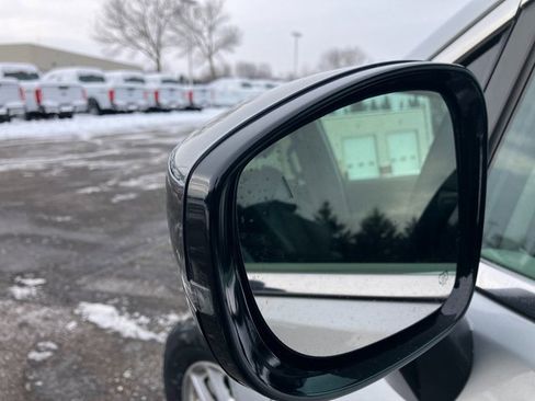 Used 2024 Chrysler Pacifica Touring-L image 20