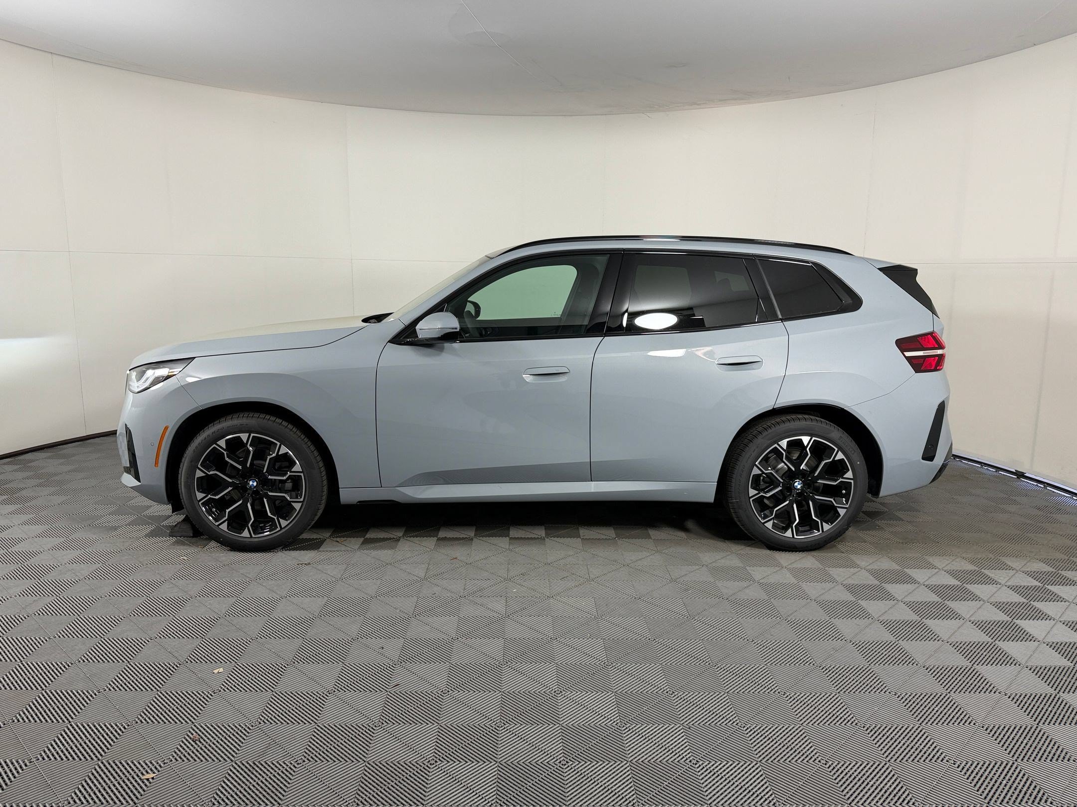 Used 2026 BMW X3 xDrive30i w/ M Sport Package AWD/4WD image 2