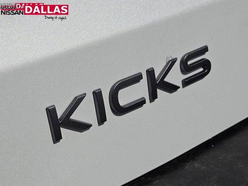 New 2025 Nissan Kicks SR image 10