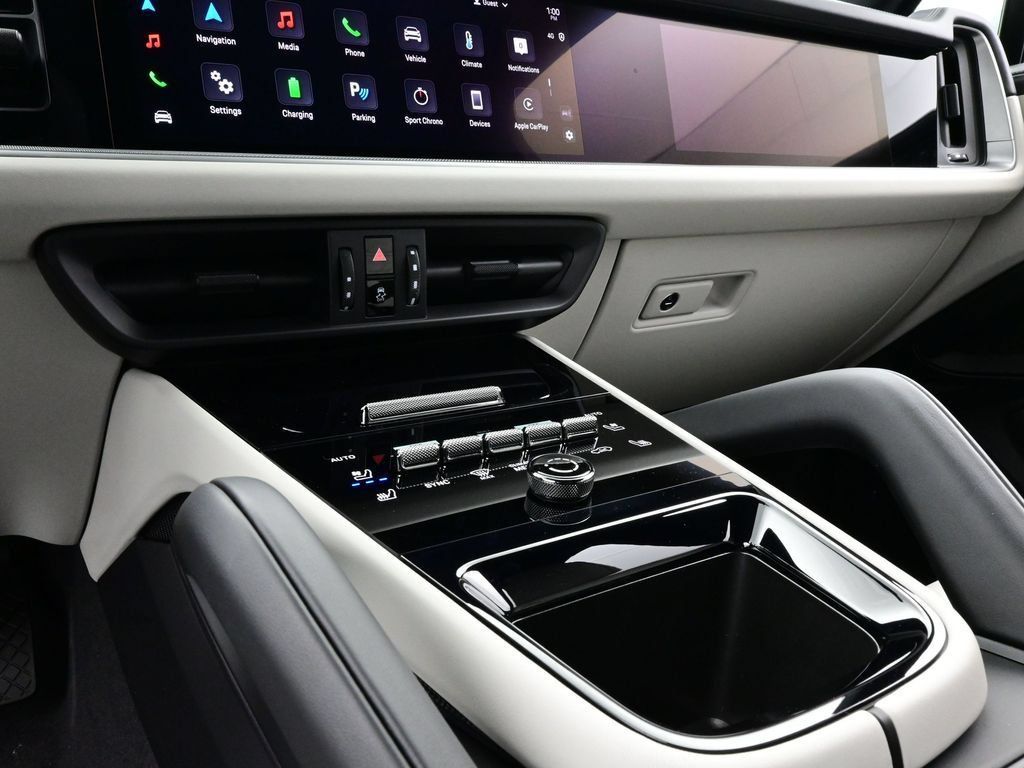 Certified 2025 Porsche Cayenne E-Hybrid AWD/4WD image 11