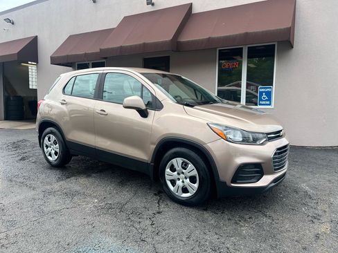 Used 2018 Chevrolet Trax LS w/ LPO, Protection Package FWD image 3