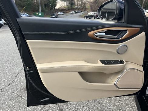 Used 2020 Alfa Romeo Giulia Ti image 11