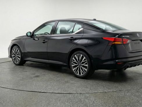 Used 2025 Nissan Altima 2.5 SV image 6