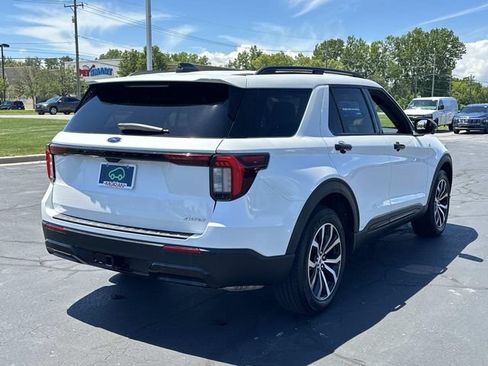 Used 2025 Ford Explorer ST-Line AWD/4WD image 7