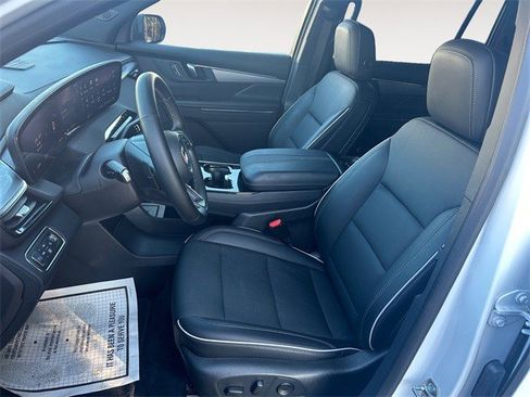 Certified 2025 Buick Enclave Preferred image 9