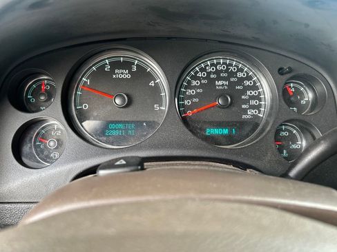 Used 2008 GMC Sierra 2500 SLT w/ Z71 Off-Road Package image 14