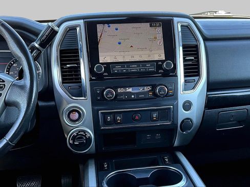 Used 2021 Nissan Titan SV w/ SV Convenience Package image 6