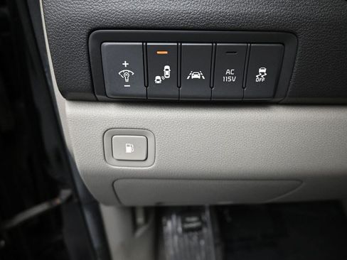 Used 2016 Kia Sedona SX FWD image 14