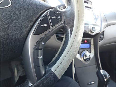 Used 2013 Hyundai Elantra Limited w/ Technology Pkg image 19