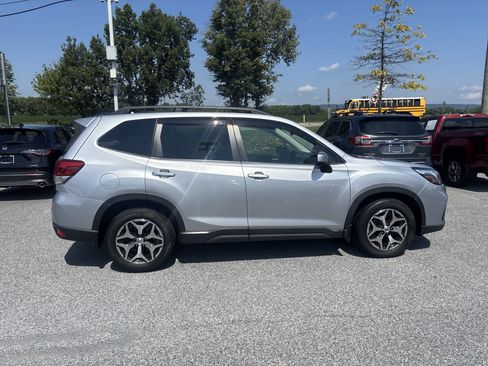 Used 2020 Subaru Forester Premium AWD/4WD image 23