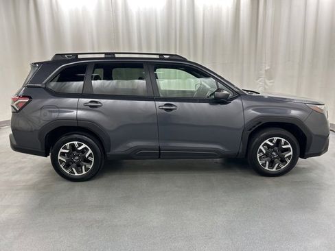 Used 2025 Subaru Forester Premium image 7