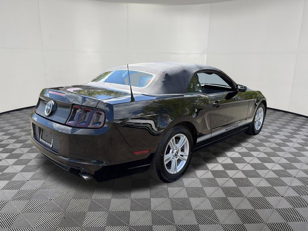 Used 2014 Ford Mustang Convertible RWD image 6