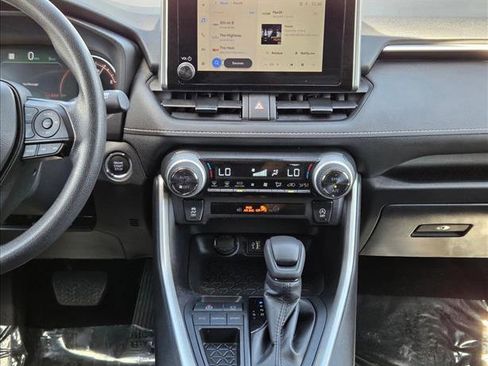 Used 2025 Toyota RAV4 XLE FWD image 15