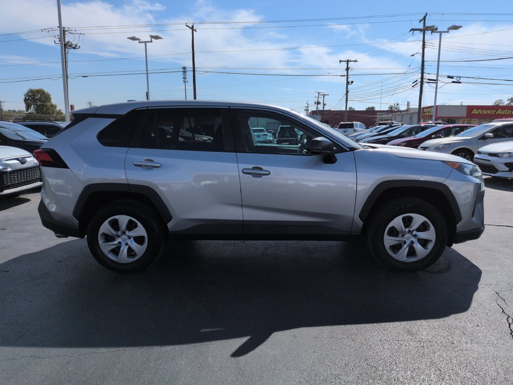 Used 2022 Toyota RAV4 LE FWD image 6
